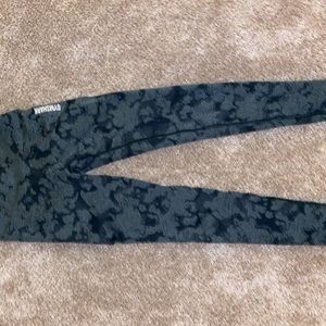 XS adapt camo seamless- SLIGHT CRACKING IN LOGO